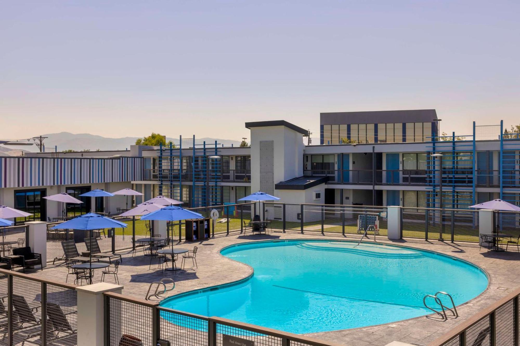 Aiden By Best Western South Reno Exterior photo