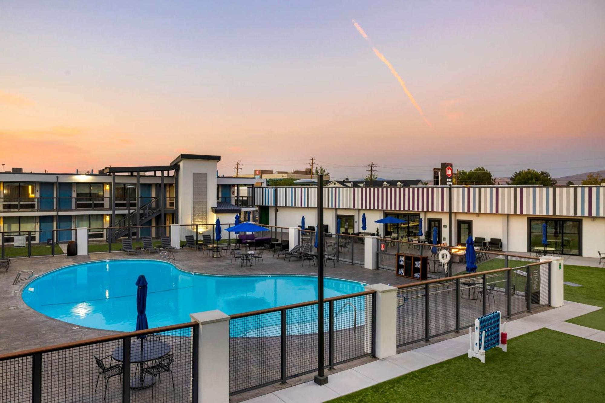 Aiden By Best Western South Reno Exterior photo